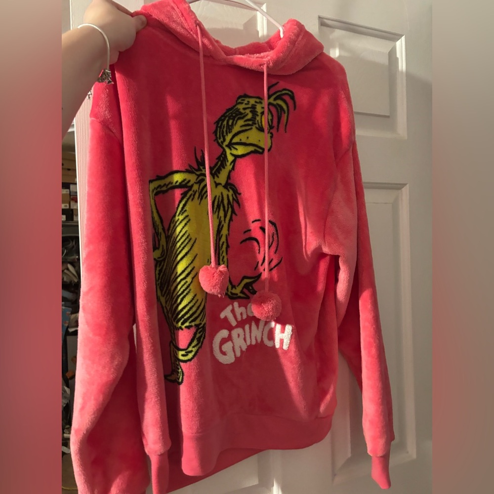 Pink fuzzy grinch set.